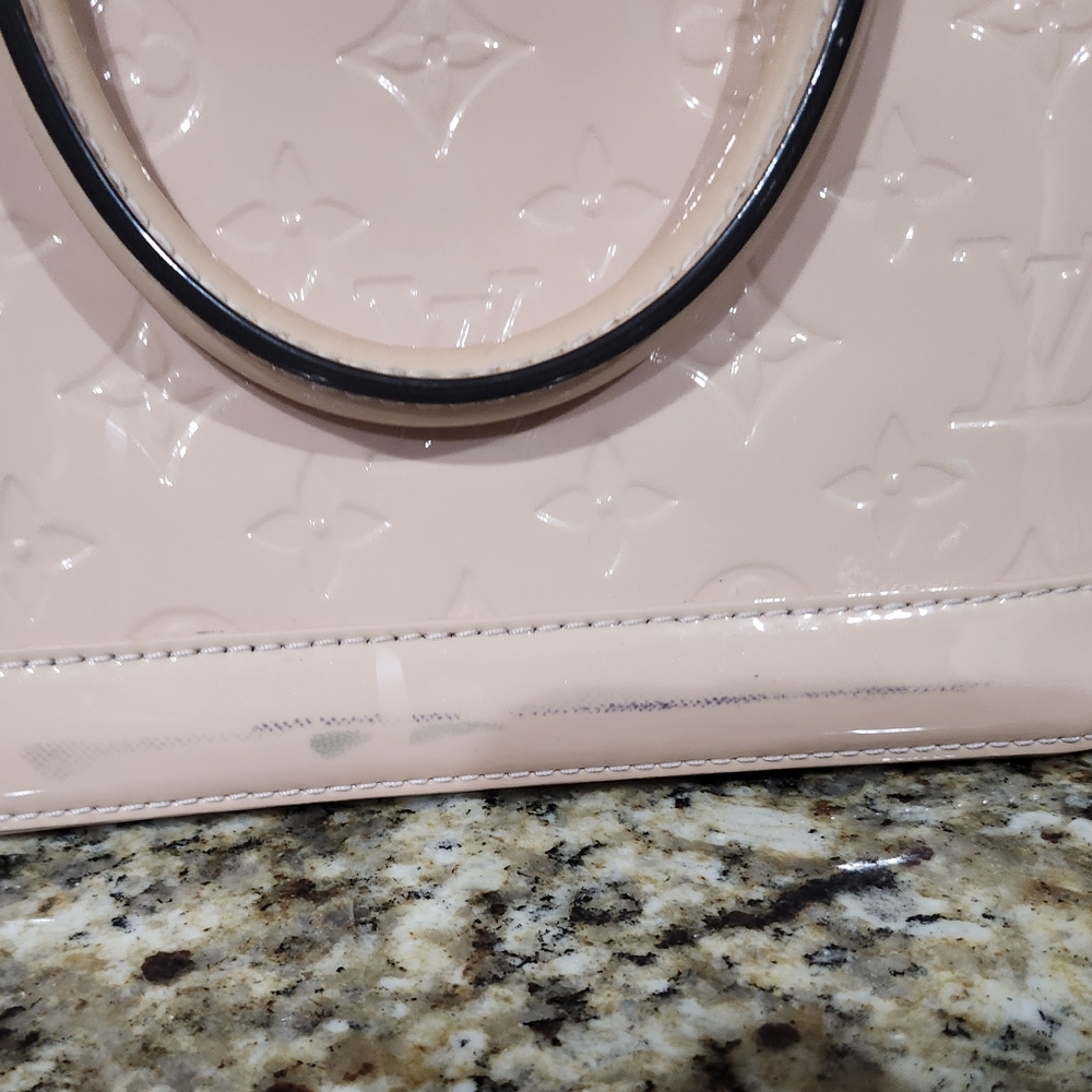Louis Vuitton Pink Mini Bag with Structured Design and Metal Hardware - Picture 6 of 15